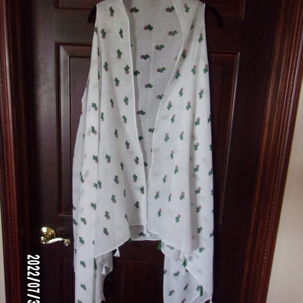 NWT CACTUS PRINT VEST with TASSELS AROUND BOTTOM